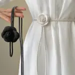 Kamelien-Blumen-Gürtel – Romantischer Taillenschmuck aus Lederband